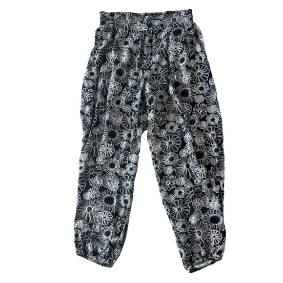 SO | Black Gray Floral Smocked High Rise Jogger Pants, Juniors Large - Picture 1 of 7